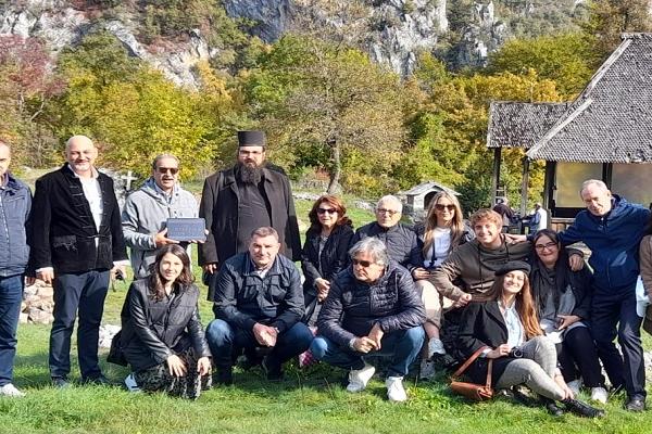  Bijelo Polje (ME), Family photo outside the Byzantine Monastery of St. Nicholas in Podvrh 